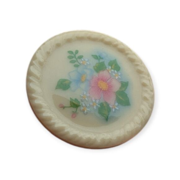 80's Avon Floral Ceramic Medallion Brooch - Picture 1 of 3
